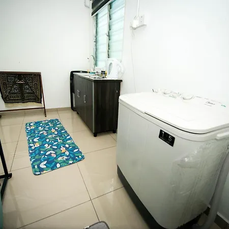 Mkb Homestay - Landed Studio Room With 2 Queen Bed And Free Parking Shah Alam Exterior photo