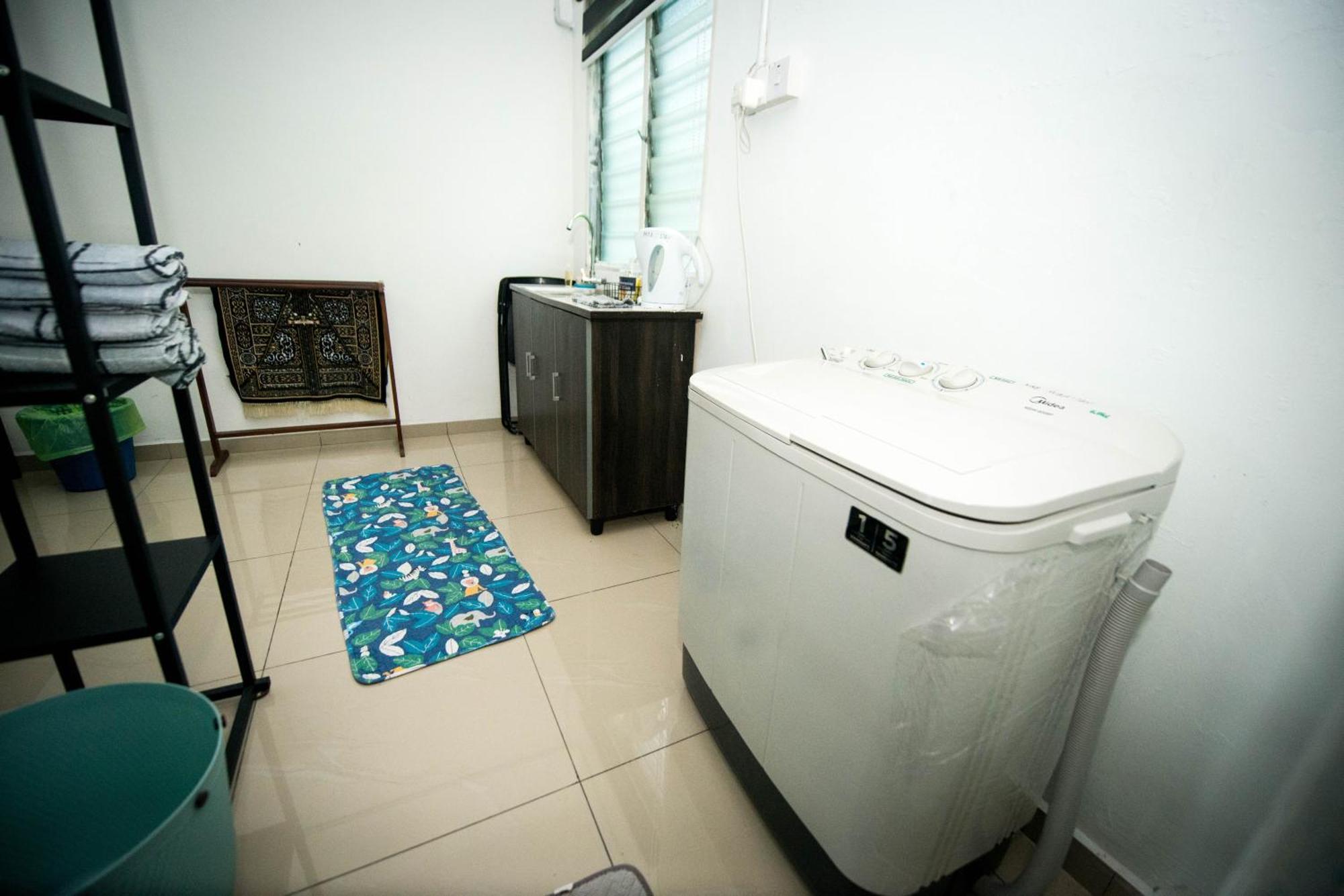 Mkb - Landed With 2 Queen Bed And Free Parking Shah Alam