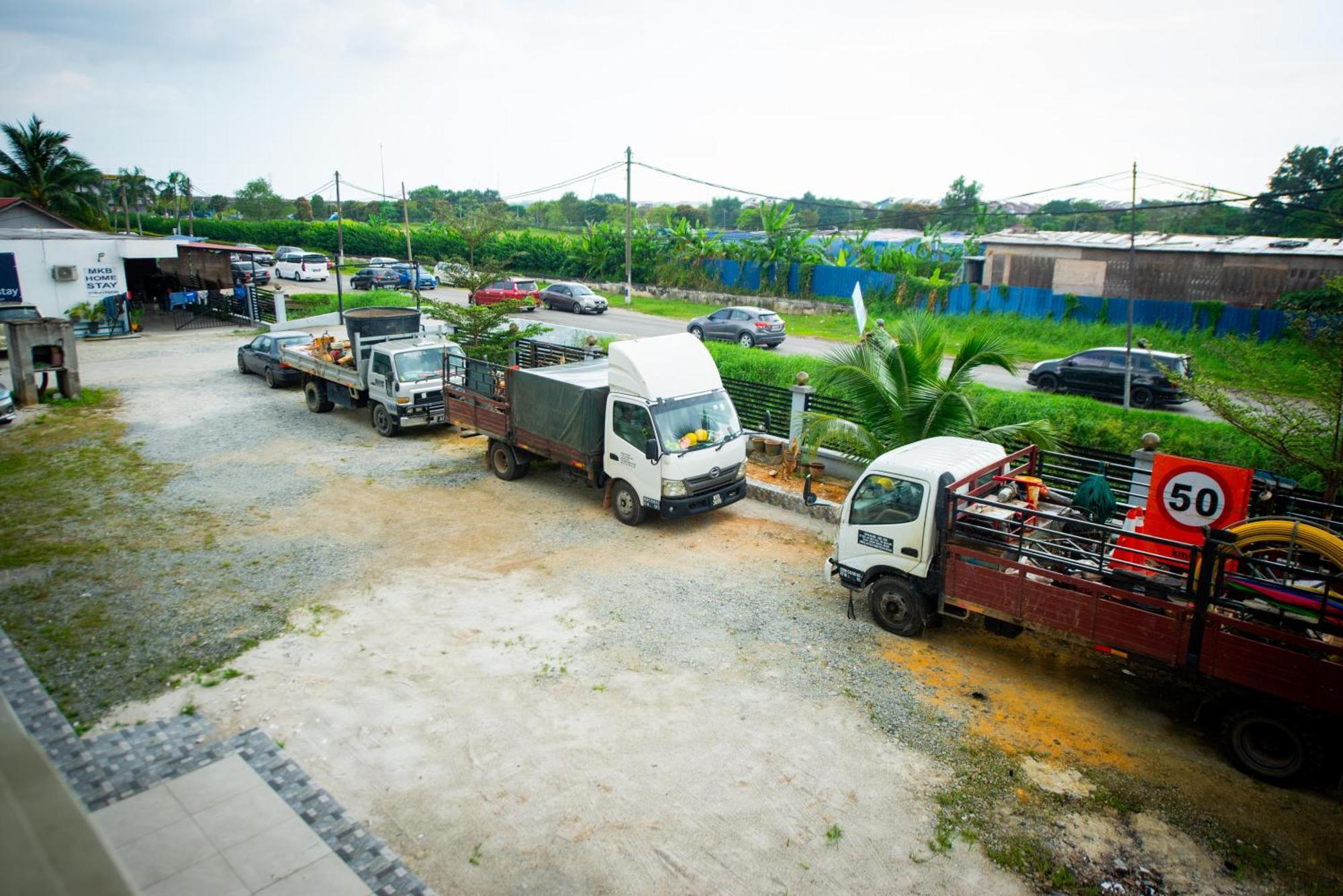 Mkb - Landed With 2 Queen Bed And Free Parking Shah Alam